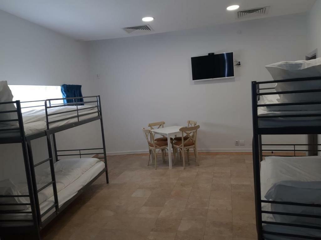 Hotel Andy Km 36 Бухарест Экстерьер фото